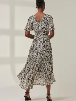 Jolie Moi Occasion Dresses|Office Dresses-Chelsea Pleated Chiffon Dip Hem Maxi Dress, Black Geo