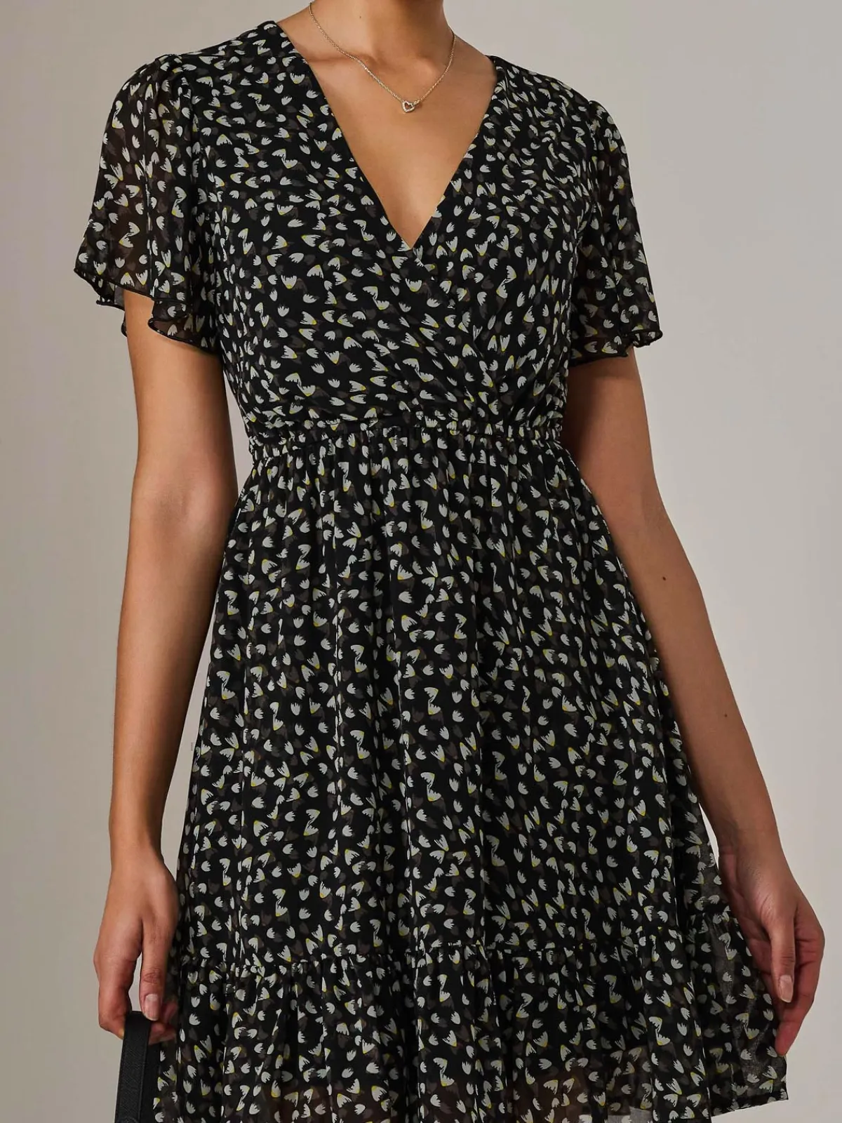 Jolie Moi Office Wear|Weekend Casuals-Chiffon Short Sleeve Tie Waist Mini Dress, Black Pattern